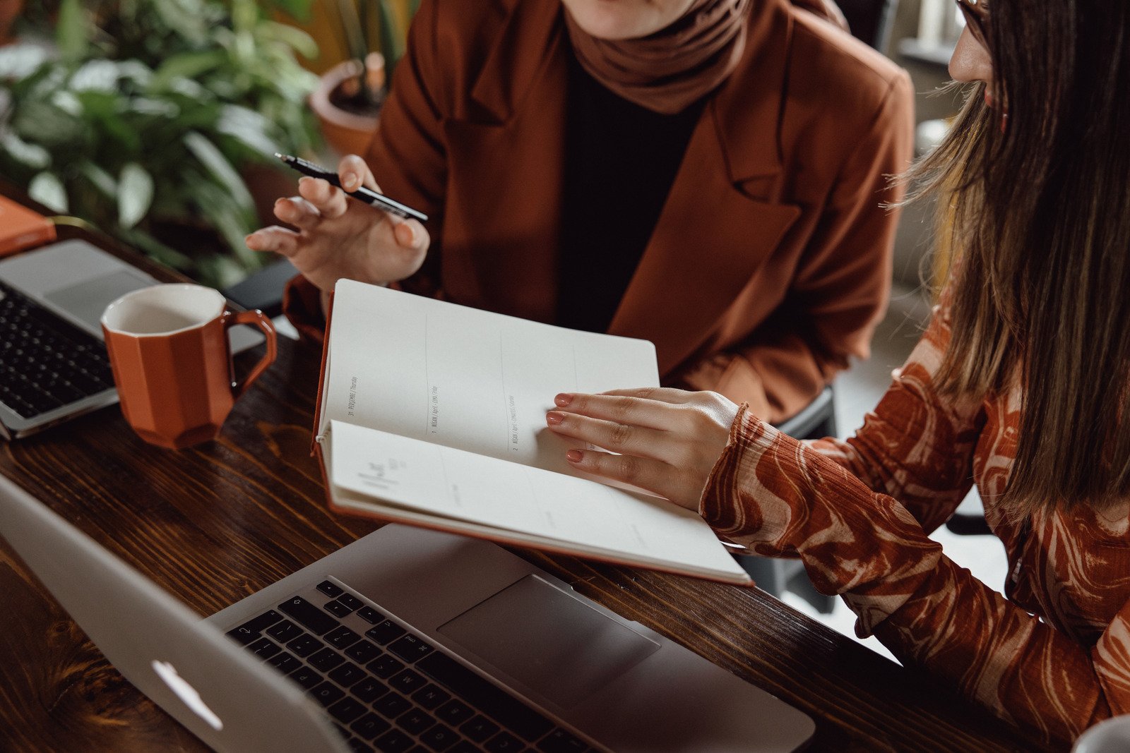 canva-businesswomen-at-the-workplace-MAE1HIeaRTw